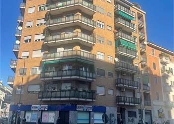 via E. Ponti 30 affittanza trilocale